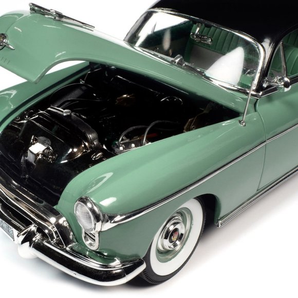NIB Auto World Die-cast 1:18 1950 Oldsmobile Rocket 88 Alder Green - Picture 3 of 7